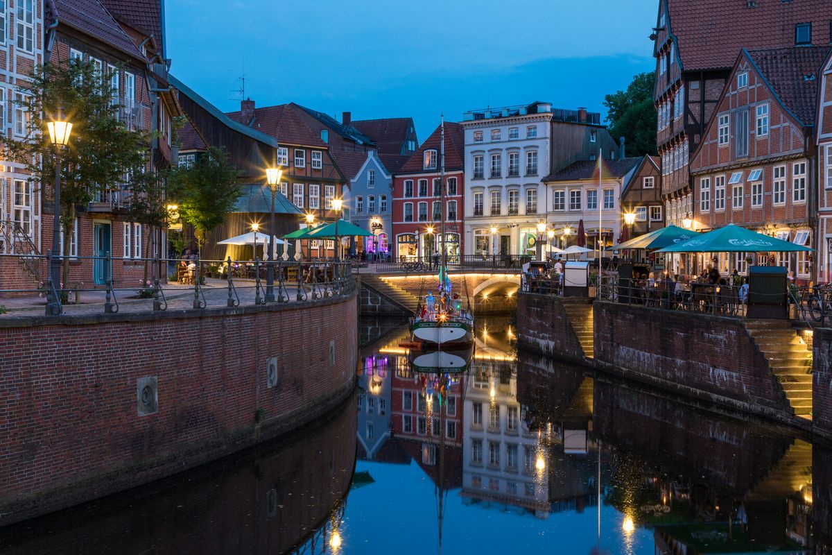 Historischer Hansehafen in der Altstadt von Stade in Niedersachsen