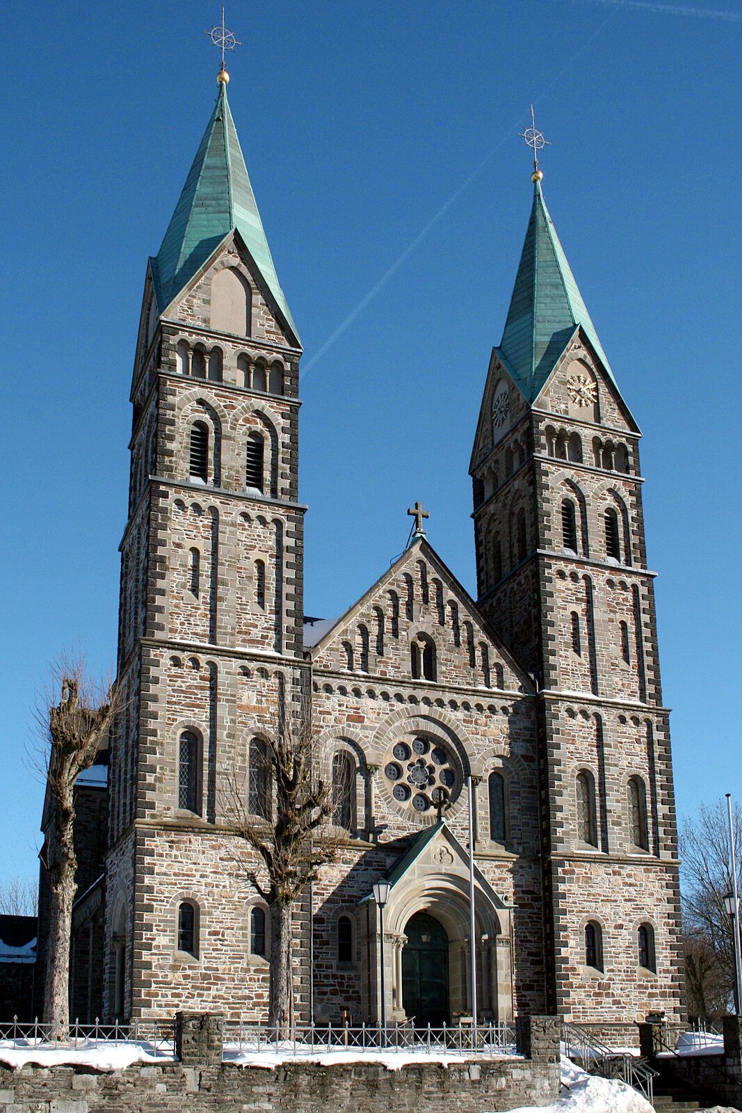 Doppeltürmige Kirche Sankt Lambertus in Monschau-Kalterherberg