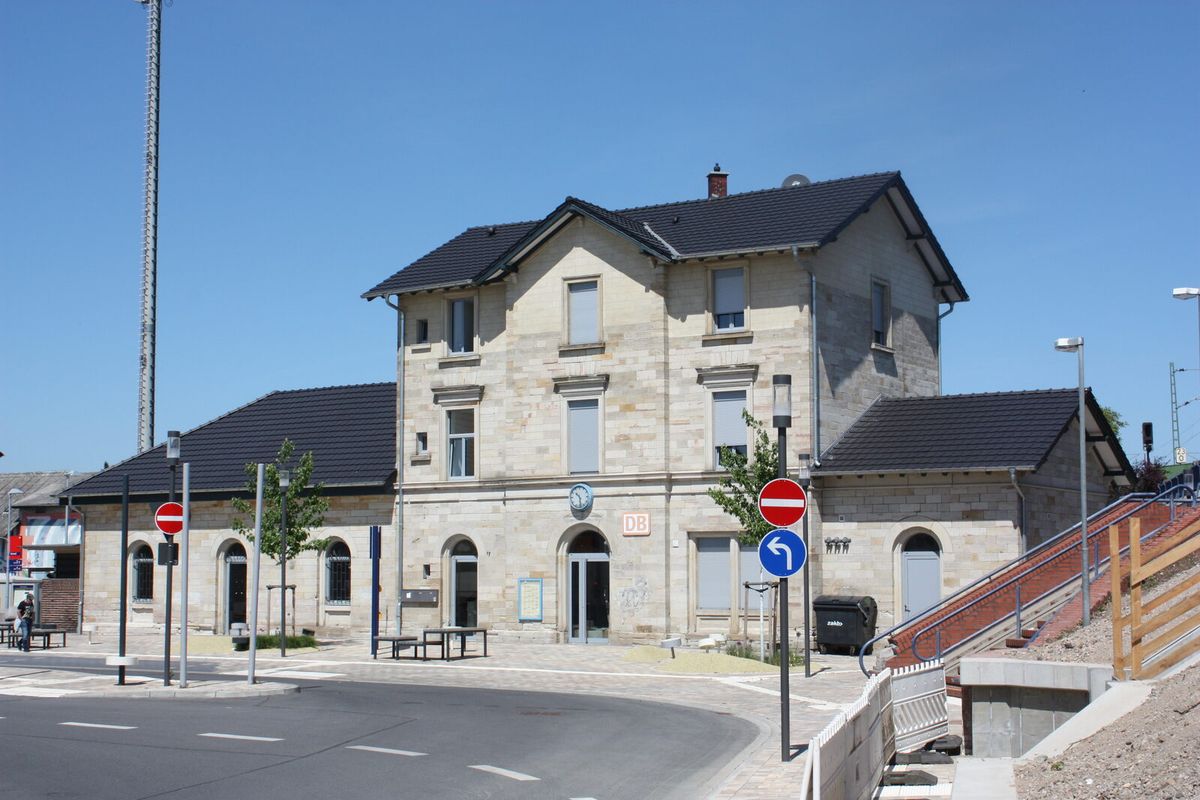 Bahnhofsgebäude von Bürstadt im südhessischen Ried