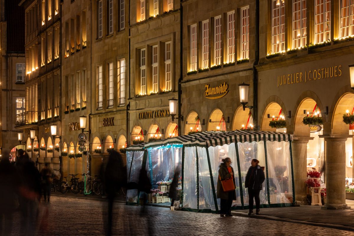 Giebelhäuser und Arkaden am Prinzipalmarkt in Münster.