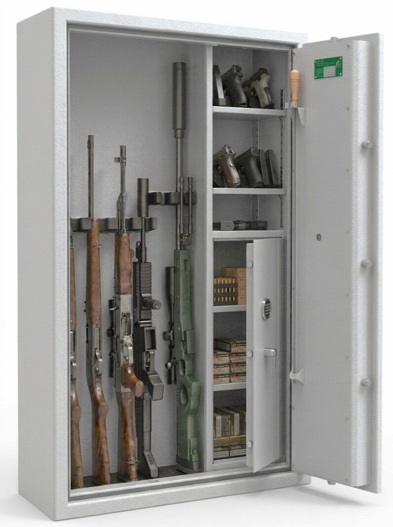 Großer zweireihiger Waffenschrank mit beglasten Langwaffen, Kurzwaffenfach und Munitionsboden