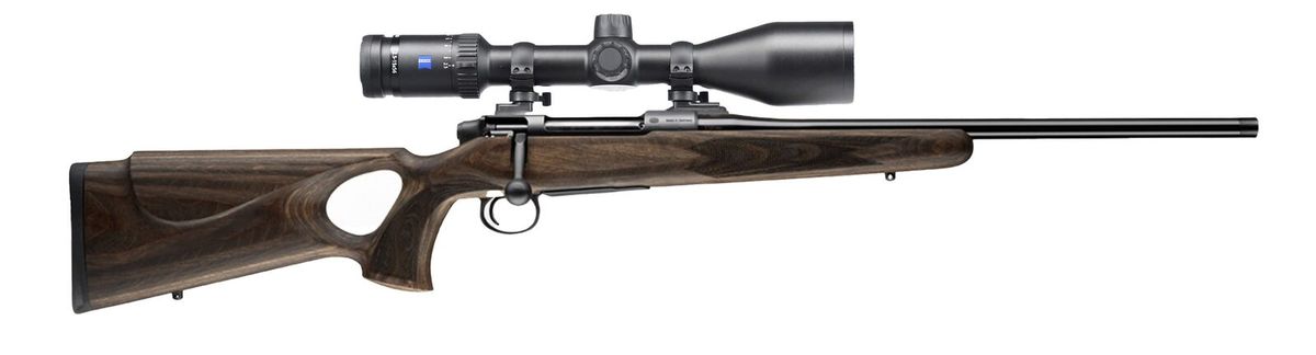 Mauser M18 Repetierbüchse mit montiertem Zeiss-Zielfernrohr in Seitenansicht
