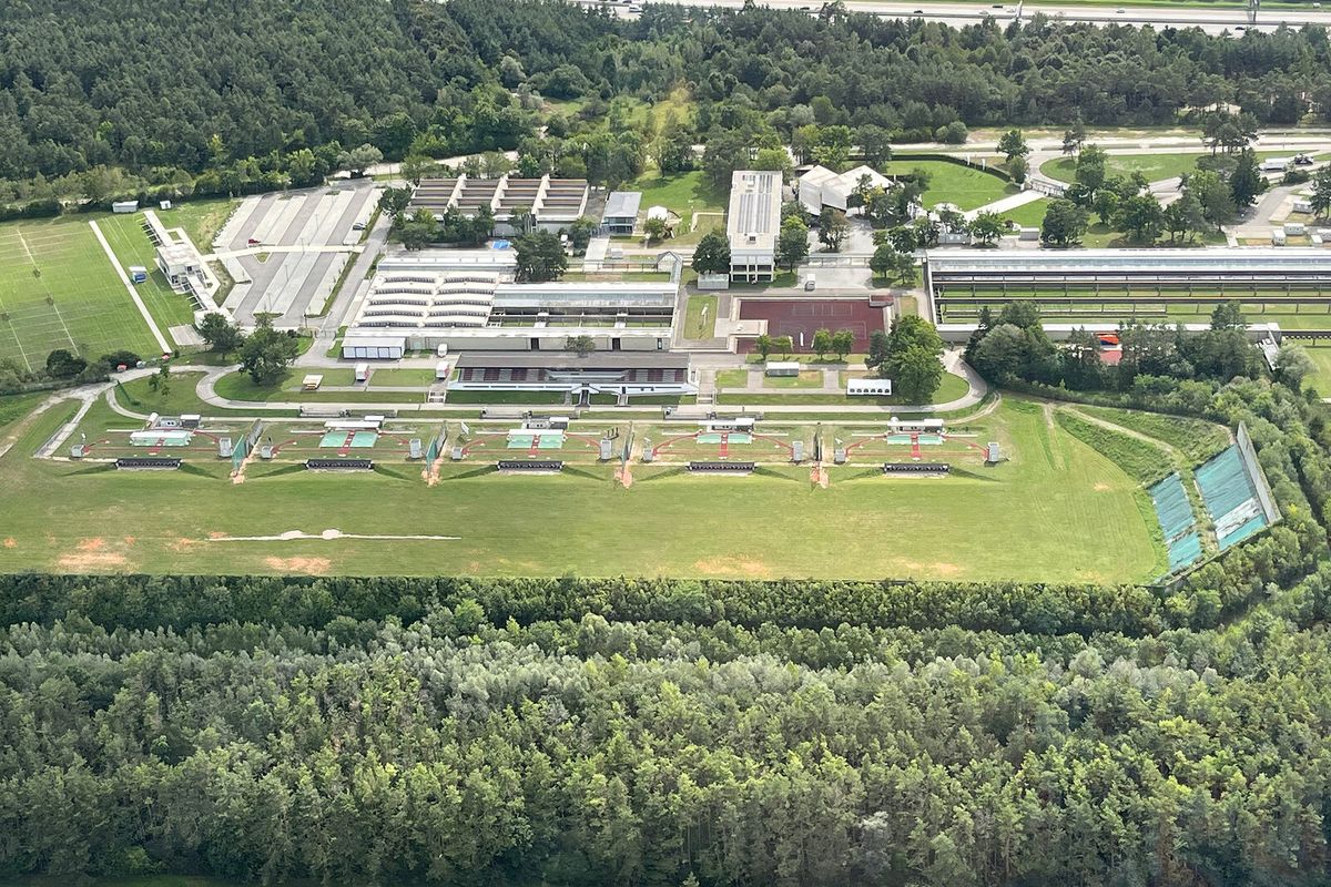 Luftbild der Olympia-Schießanlage Garching-Hochbrück im Sommer