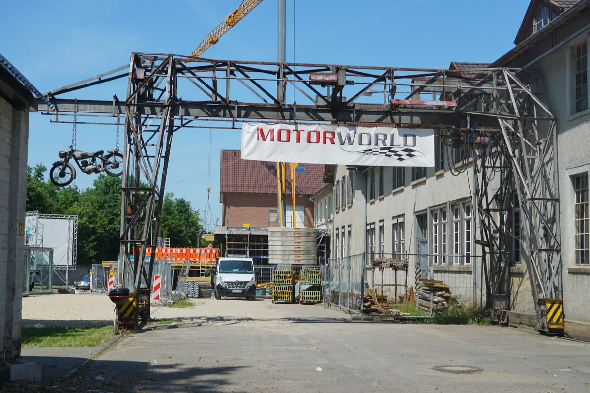 Backsteinhallen des Motorworld-Areals in Metzingen