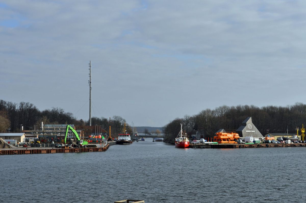 Blick über den Strelasund auf den Dänholm bei Stralsund