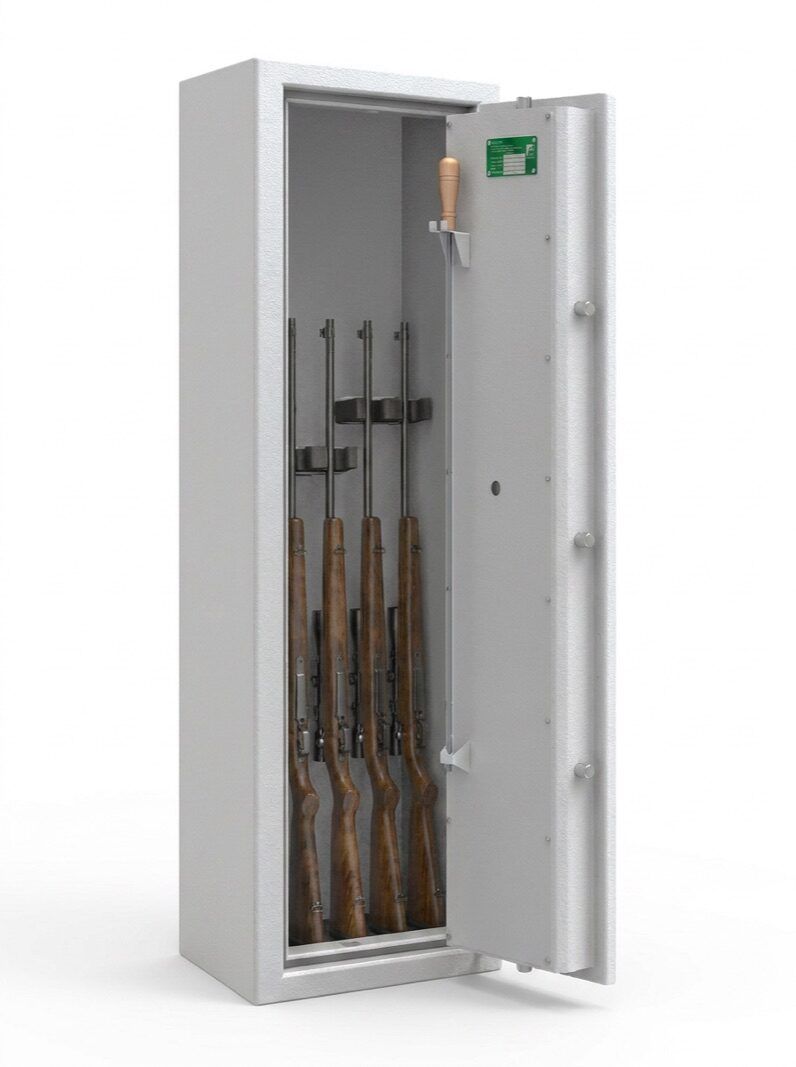 Schmaler Waffenschrank mit dicht stehenden Langwaffen ohne montierte Optik