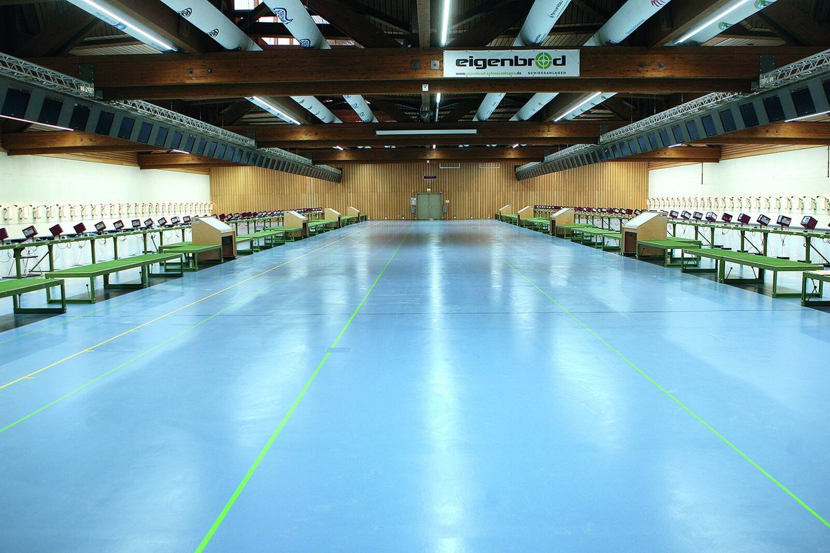 Schießstände in der Druckluftwaffenhalle der Olympia-Schießanlage Hochbrück