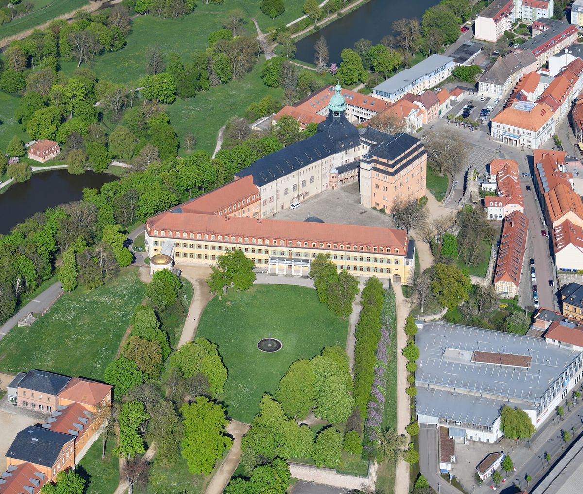 Luftbild von Schloss Sondershausen und der umgebenden Stadt in Nordthüringen