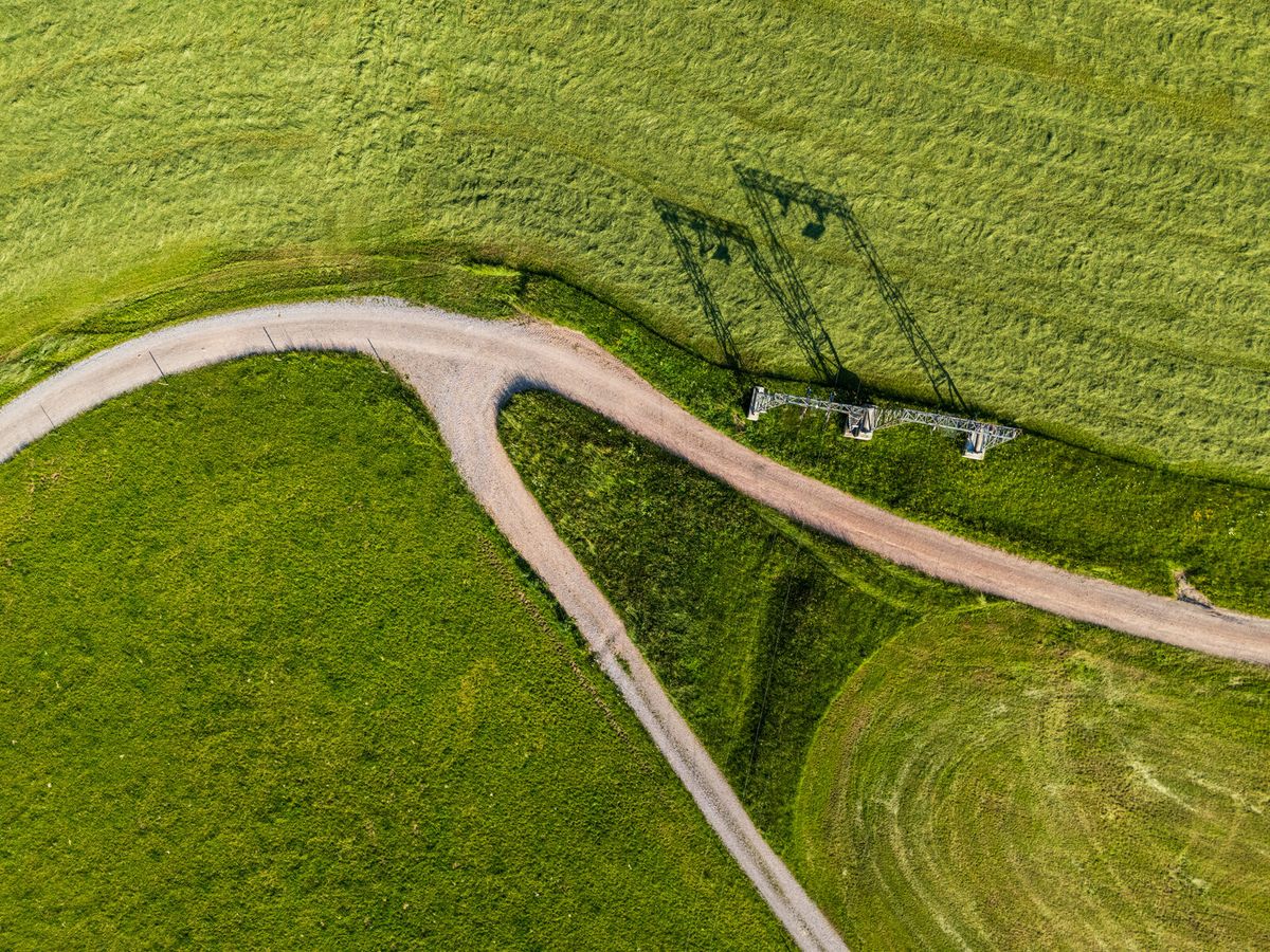Bewaldete Höhenzüge und Wiesen bei Schönwald im Schwarzwald