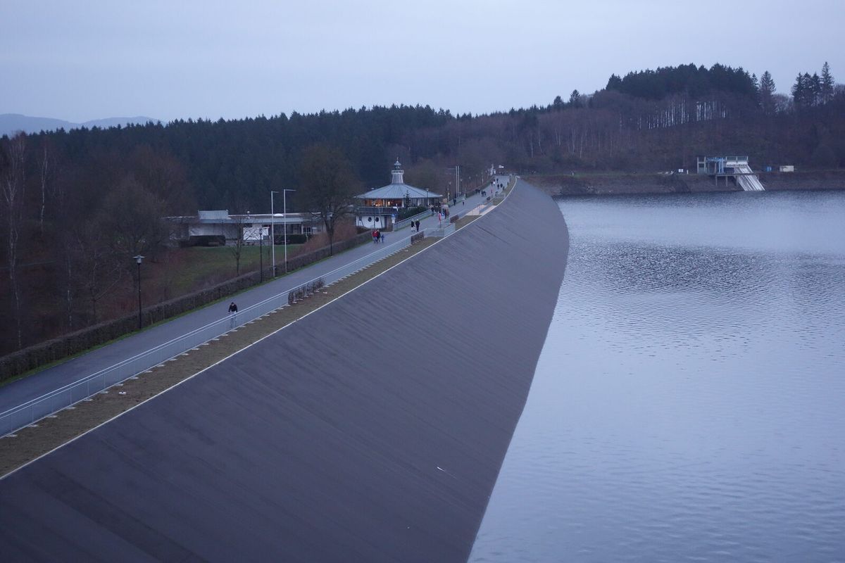 Staudamm der Biggetalsperre im Sauerland