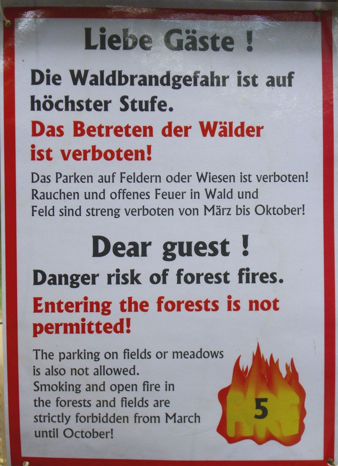 Hinweisschild zur höchsten Waldbrandgefahrenstufe 5