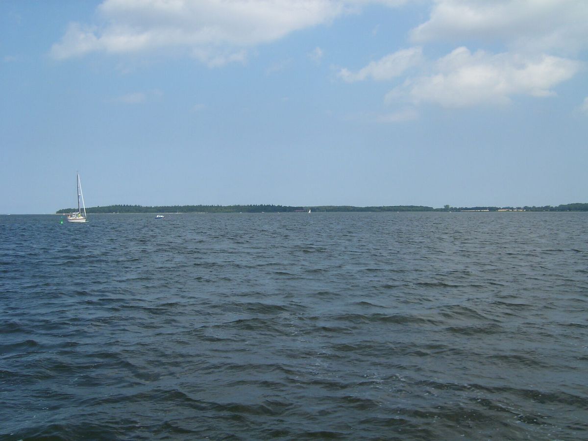 Flaches Küstengewässer am Greifswalder Bodden an der Ostsee